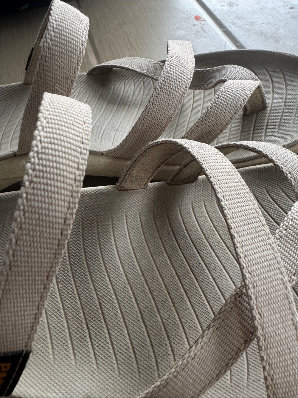 Teva tires Women's cream Strappy  Sandals sz 6 - Picture 3 of 7